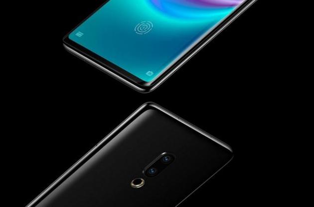 Смартфон лишен разъемов и кнопок