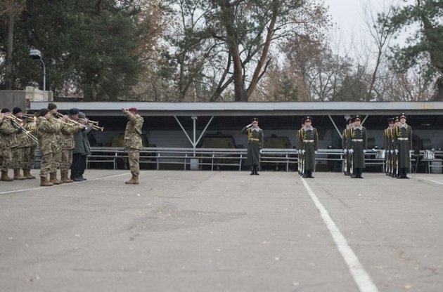 Количество желающих стать в строй превышает потребности украинской армии – Полторак