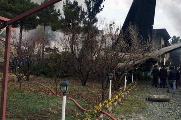 В Иране разбился самолет: по меньшей мере 10 человек погибли
