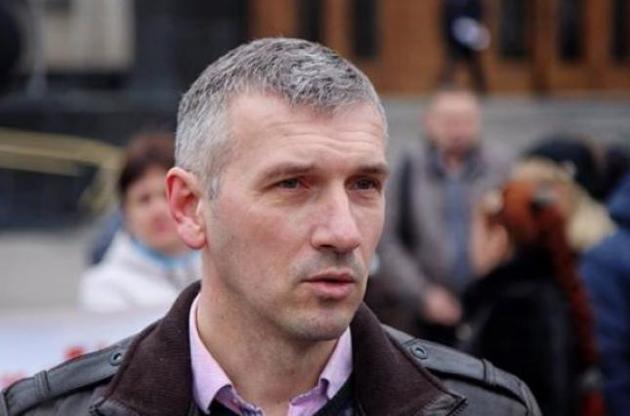 Суд продовжив термін розслідування замаху на одеського активіста Михайлика