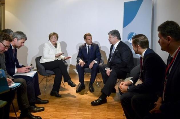 Порошенко напомнил Макрону и Меркель об украинских узниках Кремля