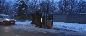 Під Києвом перекинулася маршрутка, майже 10 осіб постраждало