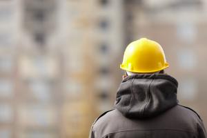 Остановить миграцию нельзя, но корректировать нужно