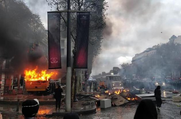З 17 листопада у Франції протестують "жовті жилети"