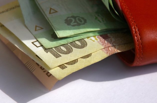 Средняя зарплата в Украине выросла до более 10,5 тыс грн
