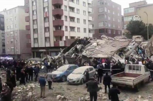 В Стамбуле после взрыва рухнуло восьмиэтажное здание