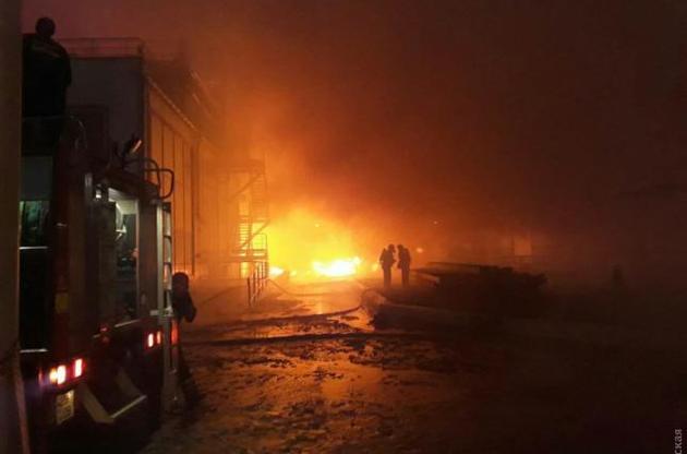 Рятувальники ліквідували пожежу на території заводу під Одесою
