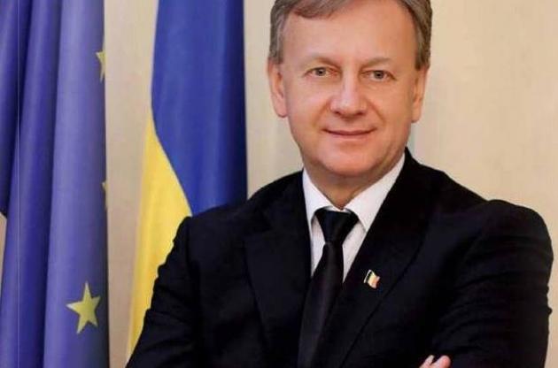 За даними ЗМІ, консул посперечався з нападником через припарковану автівку