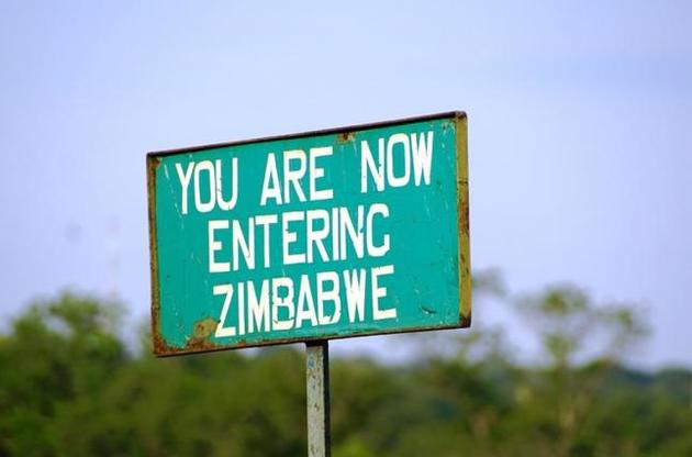 Суд Зимбабве обвинил 400 участников бензиновых протестов