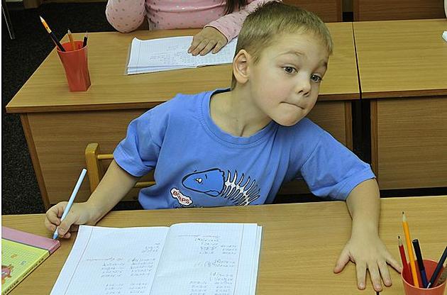 У Франції діти будуть вчитися з трьох років