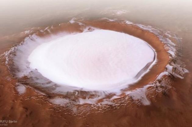 ESA опубликовало снимок ледника в кратере на Марсе