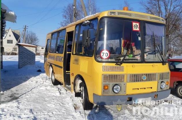 На Київщині у шкільному автобусі отруїлись 12 учнів, двоє у реанімації