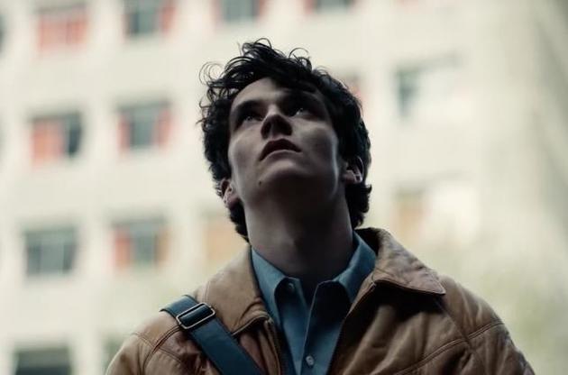 По сюжету, программист работает над созданием компьютерной игры