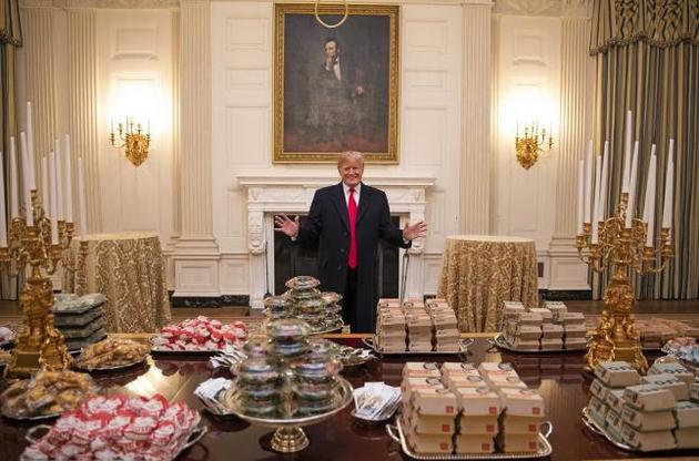 Трамп заказал в Белый дом более трехсот бургеров и пиццу