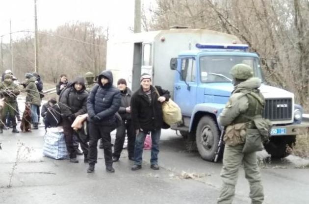 Более 40 заключенных вернулись из ОРЛО на подконтрольную Украине территорию – Геращенко