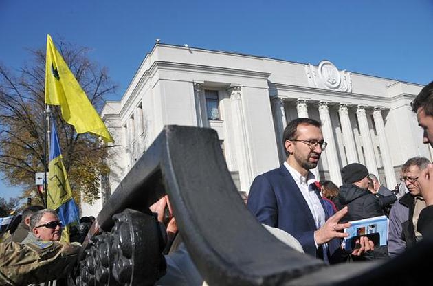 По словам Лещенко, ряд стран Запада "поставили на паузу" отношения с Украиной из-за непрогнозируемости результатов выборов президента