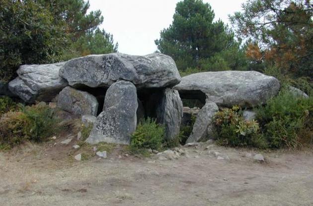 Первые мегалиты появились семь тысяч лет назад на территории Франции