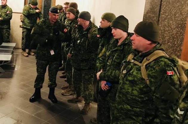 Канада продлит пребывание военных инструкторов в Украине – Reuters
