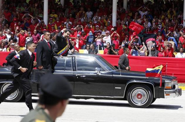 Мадуро розпорядився закрити посольство і консульства Венесуели в США