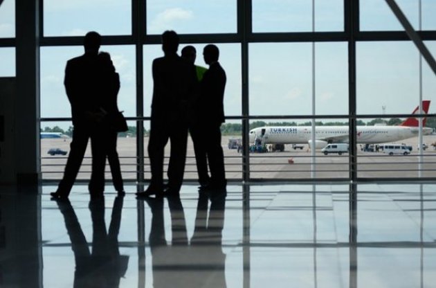 В трех крупных аэропортах Германии началась забастовка сотрудников