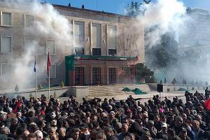 Весна в Тирані