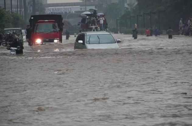 Наводнение в Индонезии унесло жизни 73 человек