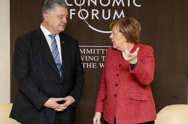 Меркель привітала Порошенка з виходом у другий тур виборів