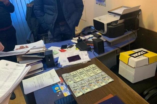 Двох фігурантів справи затримали