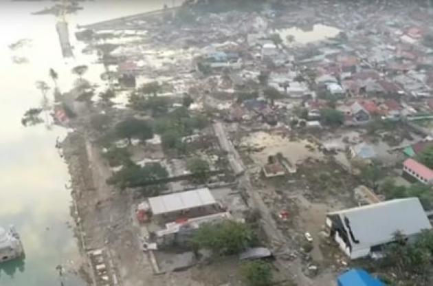 Кількість жертв цунамі продовжує зростати