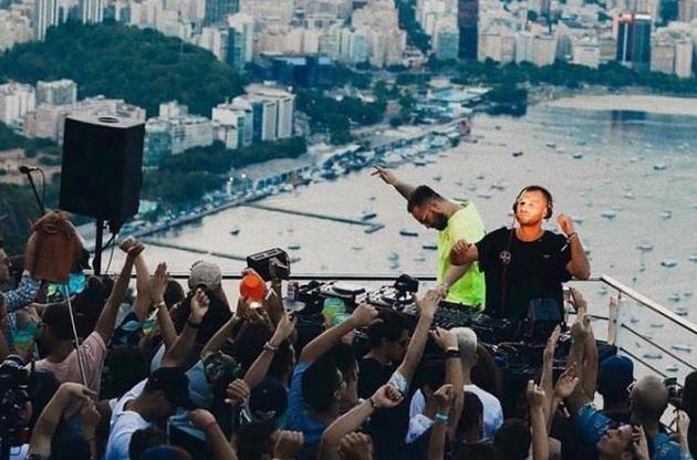 ARTBAT зіграли сет на вершині гори в Ріо-де-Жанейро