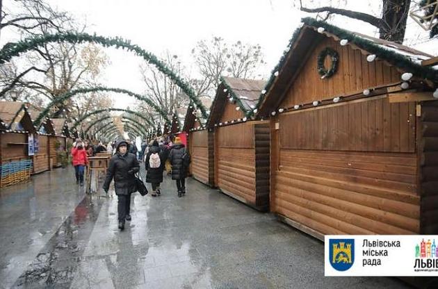 Рождественская ярмарка во Львове возобновила работу после взрыва газового баллона
