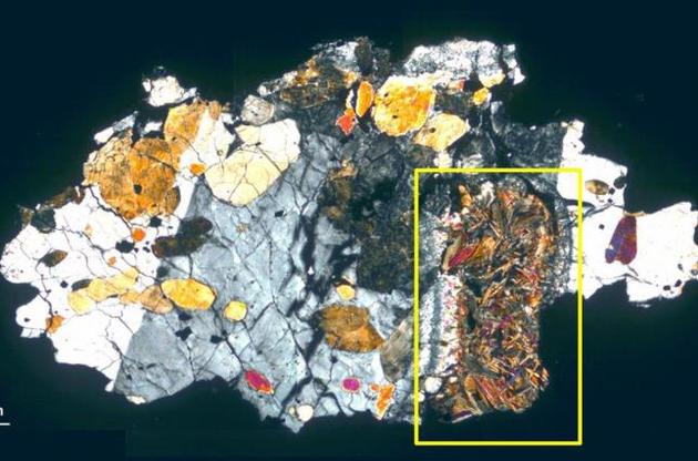 Вчені знайшли в марсіанському метеориті можливі сліди мікробів