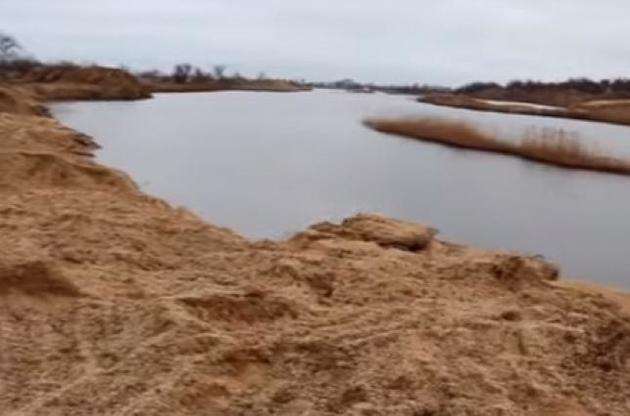 Окупанти Криму руйнують дамбу сховища токсичних відходів, бруд іде у море – ЗМІ