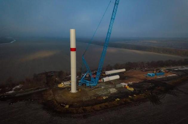 В Краматорске продолжается монтаж первой в Украине ветроэнергетической установки мощностью 4,5 МВт
