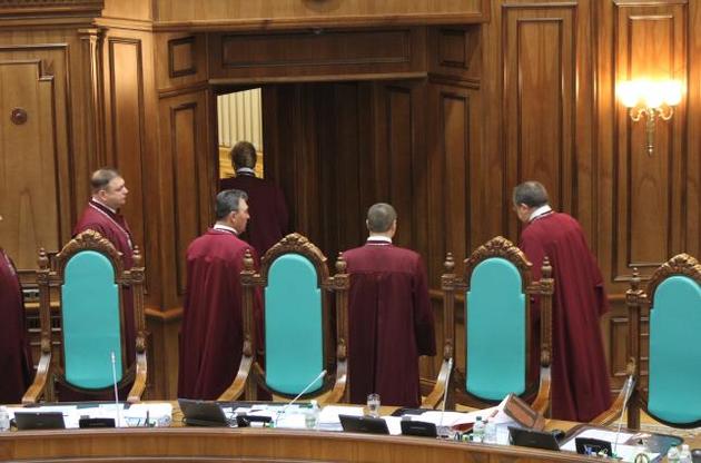 Головним винуватцем кризи в Конституційному суді є діючий голова Станіслав Шевчук — суддя КСУ