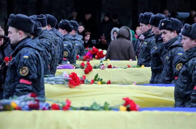 С начала агрессии РФ на востоке Украины погибли почти три тысячи военных - Порошенко