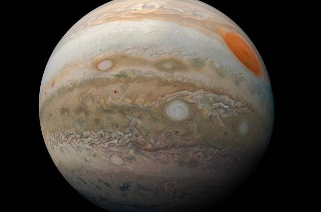 "Юнона" передала на Землю новий знімок Юпітера