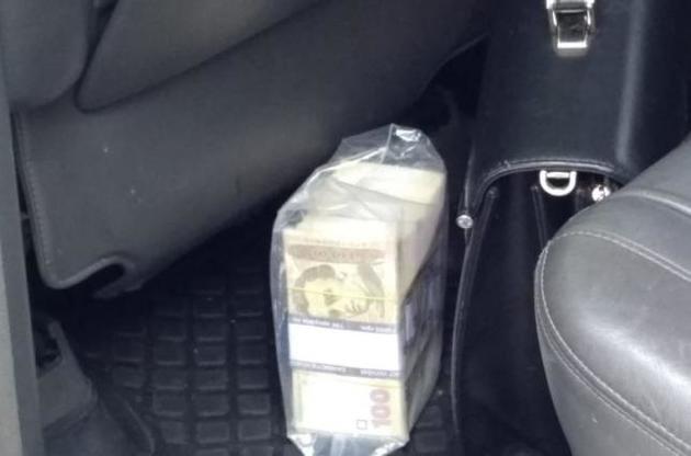 Хабар посадовець отримував трьома частинами