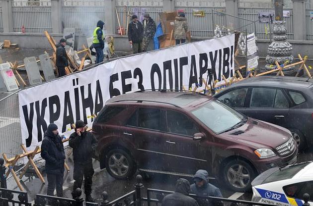 Дві третіх українців не задоволені розвитком країни, але лише третина готова вийти на протест