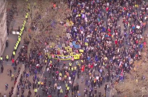 Британцы вышли на массовый марш в Лондоне из-за Brexit