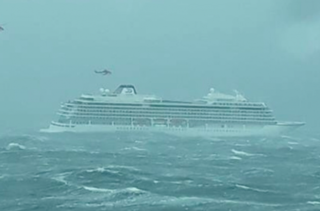 У рятувальній операції задіяні кілька судів і чотири вертольоти