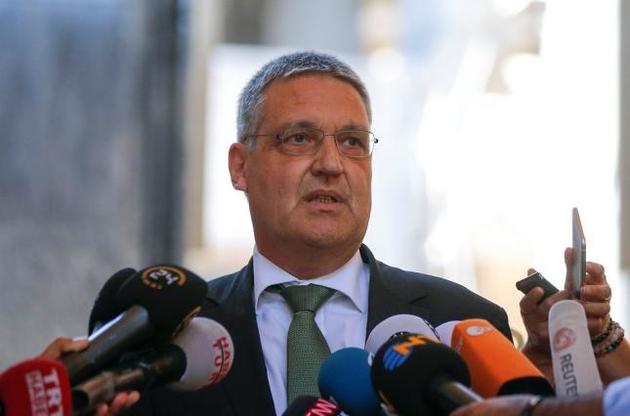 Посол ЄС в Росії сьогодні виступив з демаршем до міністра закордонних справ Грушка, повторивши позицію ЄС щодо затримання 24 українців