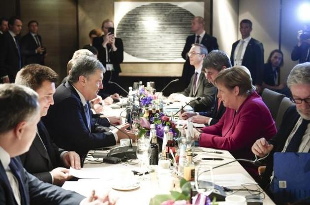 Порошенко провел в Мюнхене переговоры с Меркель