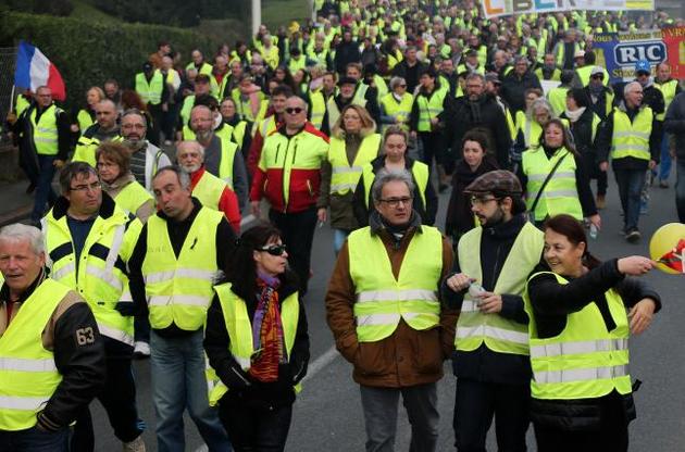 "Жовті жилети" повернулися до мирного перебігу протестів