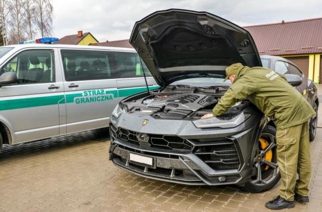 Євробляха за 350 тисяч: поляки затримали українця, який намагався вивезти викрадений Lamborghini