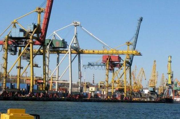 Госэкоинспекция незаконно удерживает судно в порту "Черноморск" - СМИ
