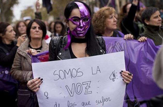 Женщины протестуют по всей Испании