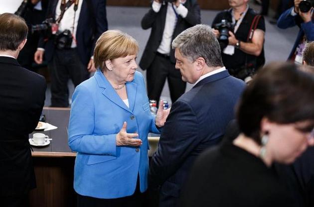 Порошенко обсудит с Меркель возобновление переговоров "Нормандской четверки"