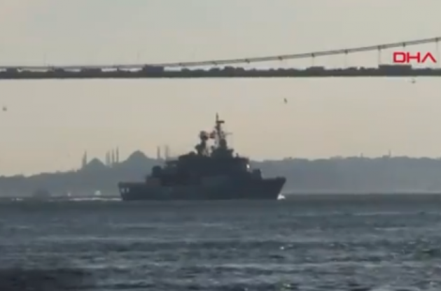 Опубліковано відео проходження військовими кораблями НАТО Босфору