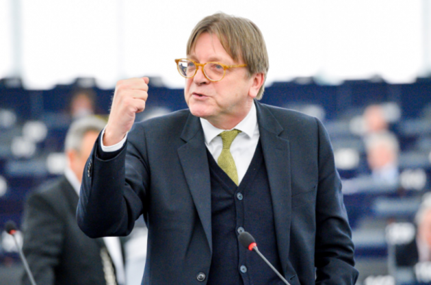 З приводу спроб Мей знайти компроміс Верхофстадт пожартував, що "краще пізно, ніж ніколи"